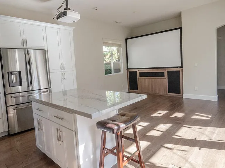 3220 Vernazza Ave — Photo 5