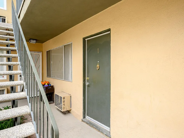 17931 Devonshire St #1 — Photo 3