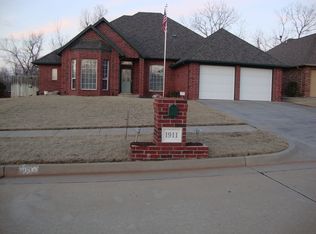 1911 E Cottonwood Ter, Mustang, OK 73064