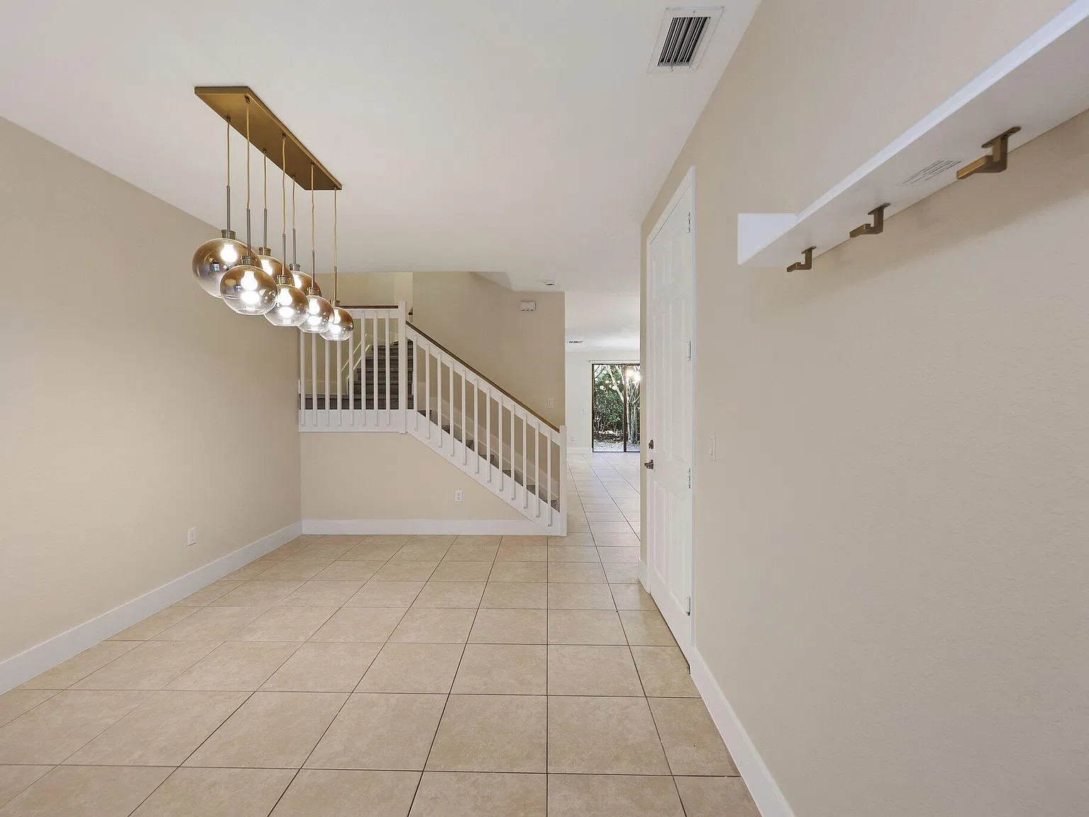 3 bed, 2.5 bath, 1486 sqft, $3,600 — Photo 4