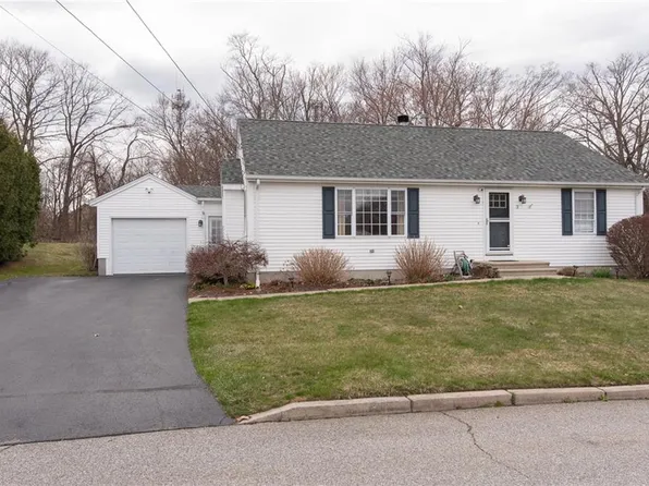 3 Water View Ln, North Providence, RI 02904