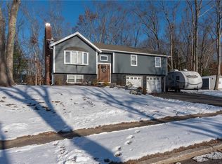 3 Adams Dr, Coventry, RI 02816