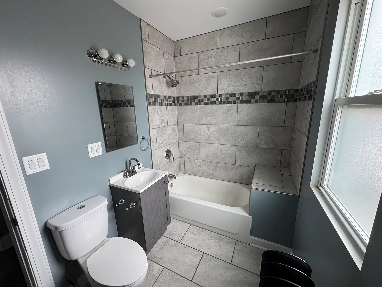 1 bed, 750 sqft, $1,300 — Photo 3