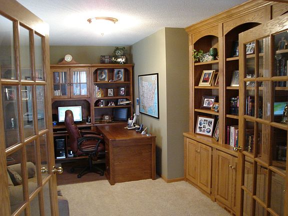 15x12 1st floor office w/built-in's