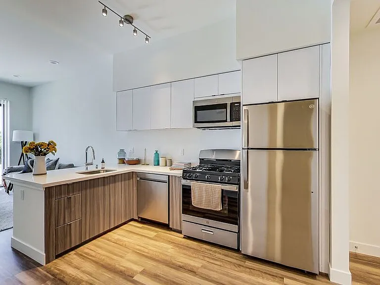 950 Lofts — Photo 11