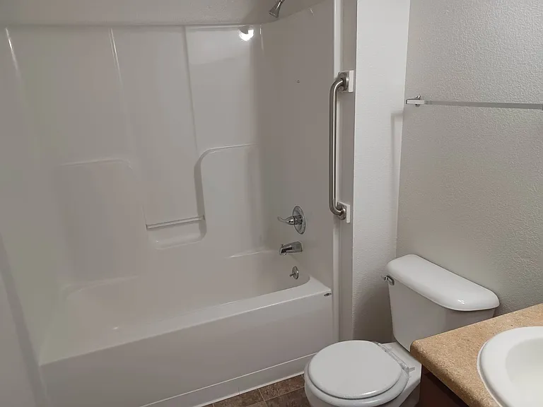 Thornridge Apartments — Photo 66