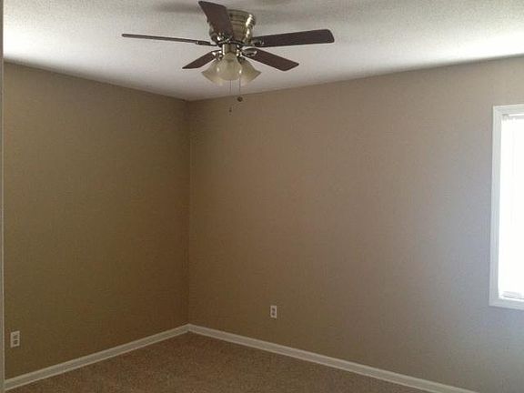 4th image of 5063 Simsbury Dr