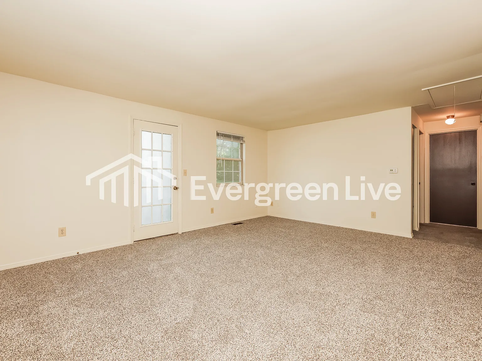 3 bed, 1.0 bath, 933 sqft, $995 — Photo 3