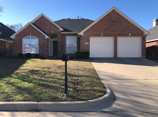 6400 Greenbriar Ln, Fort Worth, TX 76132