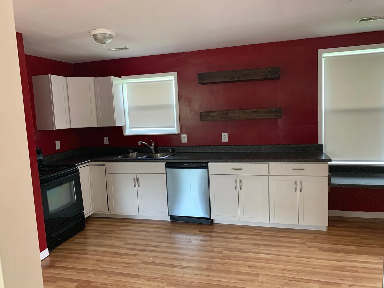 2 bed, 1050 sqft, $1,375 — Photo 3