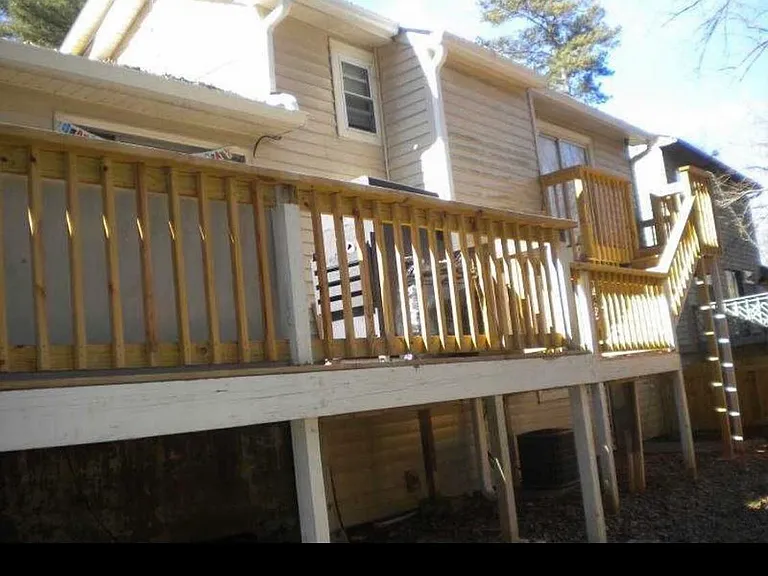569 Candlewick Ln — Photo 2
