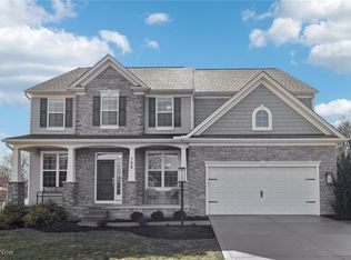 798 Primrose Dr, Seven Hills, OH 44131