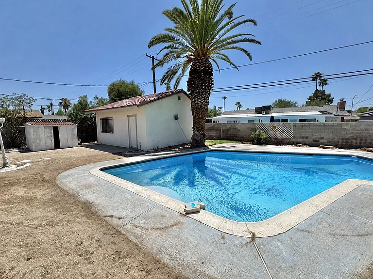 2913 Colanthe Ave — Photo 37