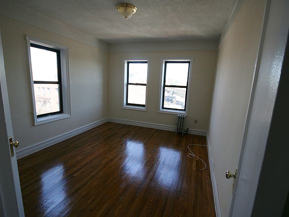 5th image of 4334 49th St APT 5G