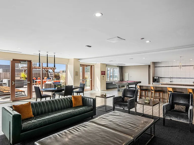 Complete with everything you need to entertain including spectacular city views