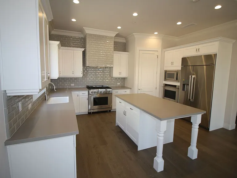 2104 Las Palmas — Photo 6