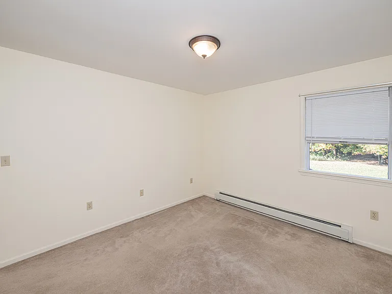 60 Riggs Dr — Photo 12