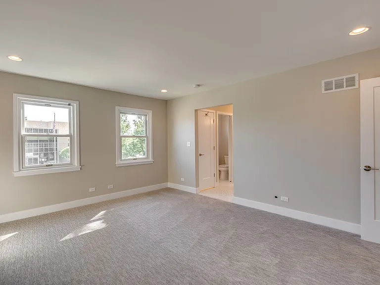 The Trevian Townhomes (Lake) — Photo 27