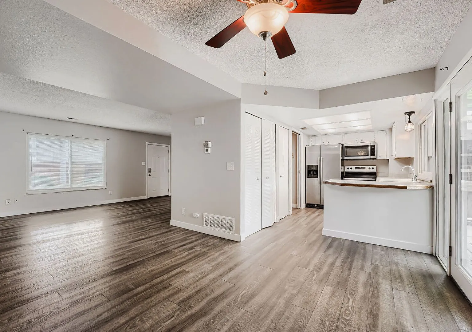 2 weeks free with lease signed and move-in occurs by 9/30/26! Updated 3 BD/ 1.5 BA Townhome in Au... — Photo 1