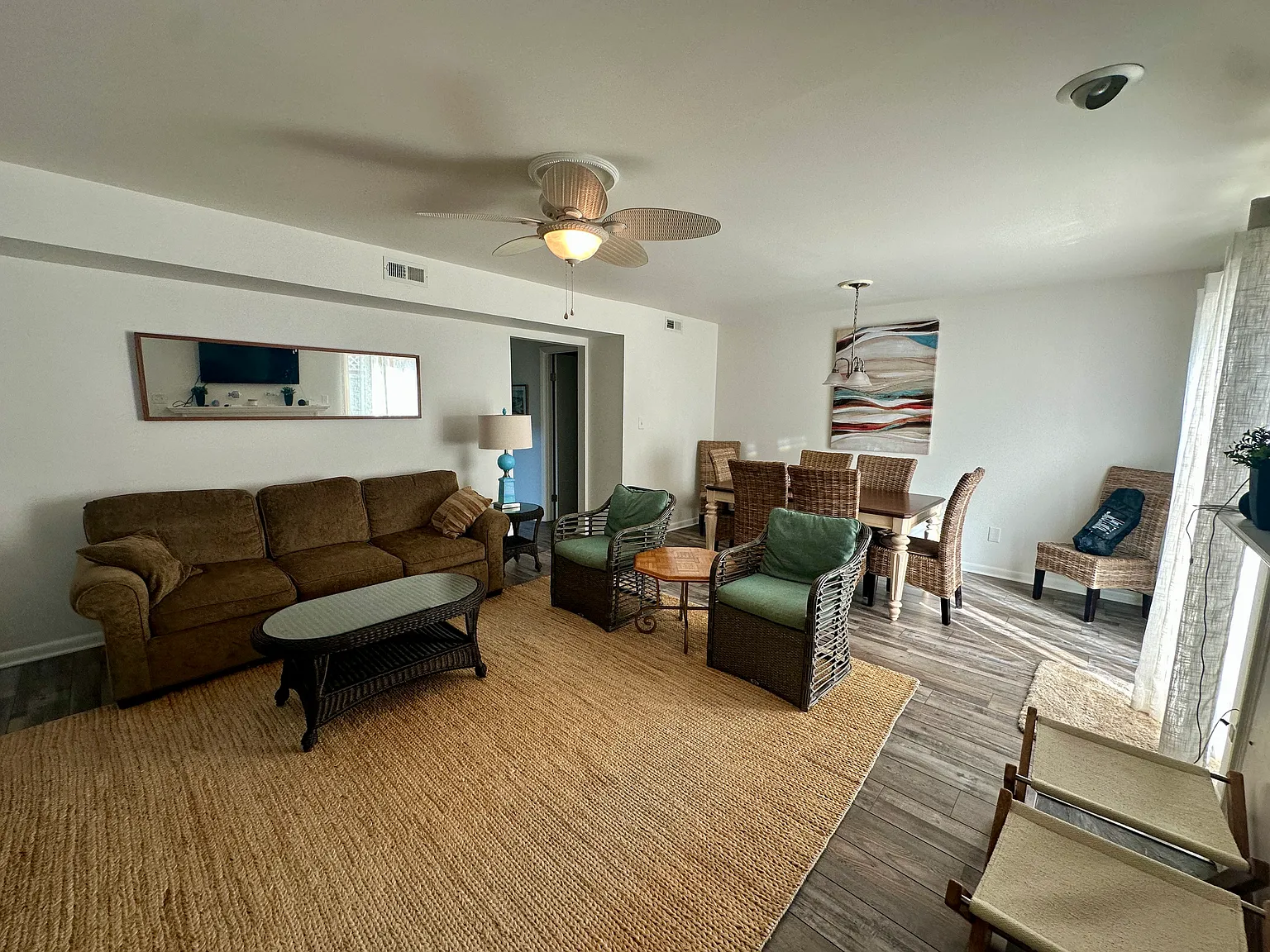 3 bed, 2.5 bath, 1977 sqft, $2,900 — Photo 4