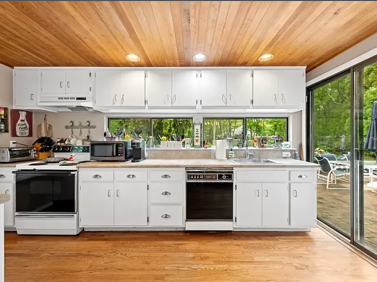 27 Wooded Oak Ln — Photo 8