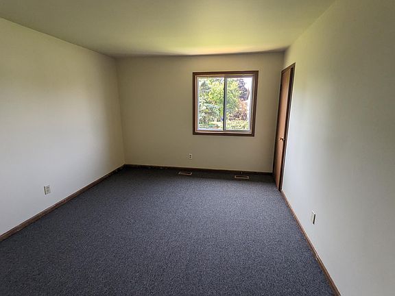 4th image of 7502 Whitcomb St #A