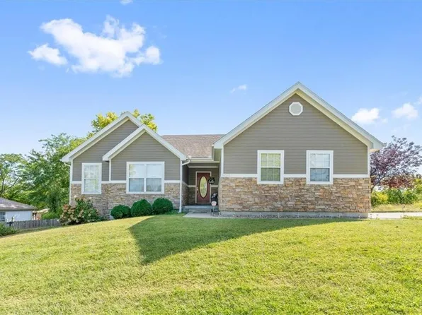 13663 Barber Ave, Bonner Springs, KS 66012