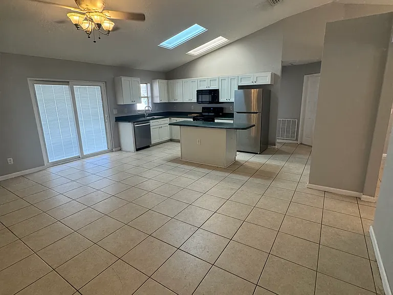 449 SW Fifer Ave — Photo 5