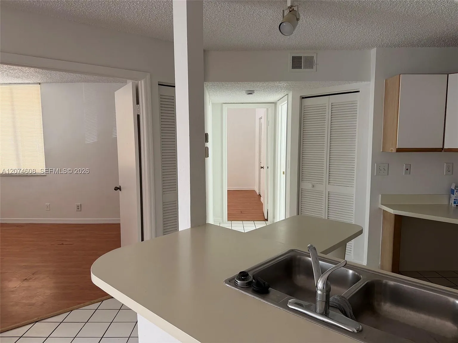 Windward Lakes Condo — Photo 1