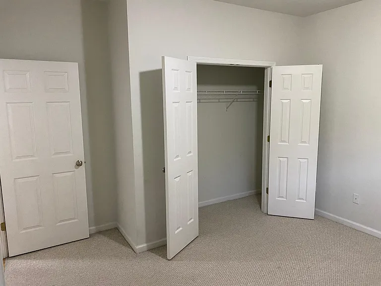 1028 Thornborough Dr — Photo 8