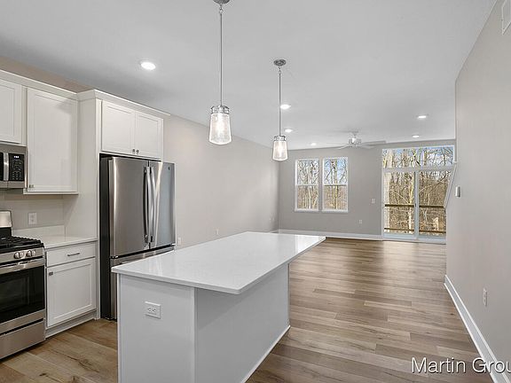 5th image of 2329 Watertown Way NE