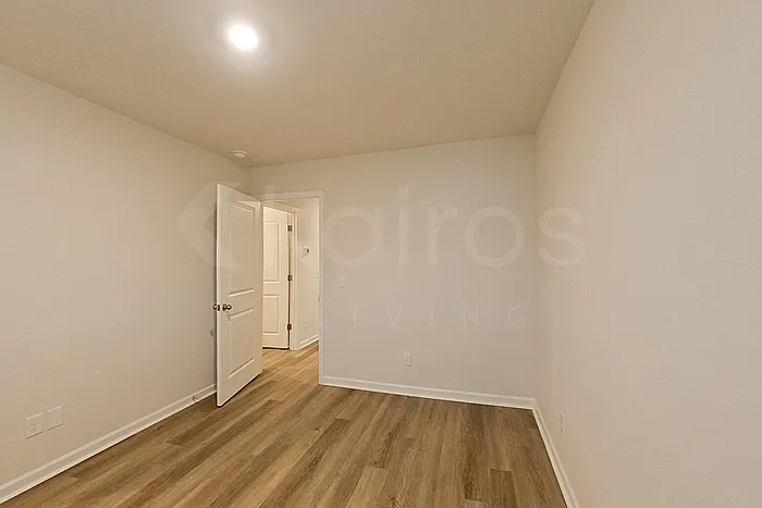 121 Overstreet Way — Photo 6