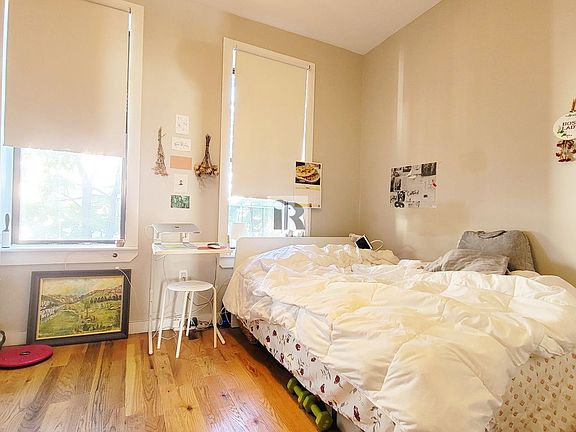 4th image of 144 Manhattan Ave APT 3L