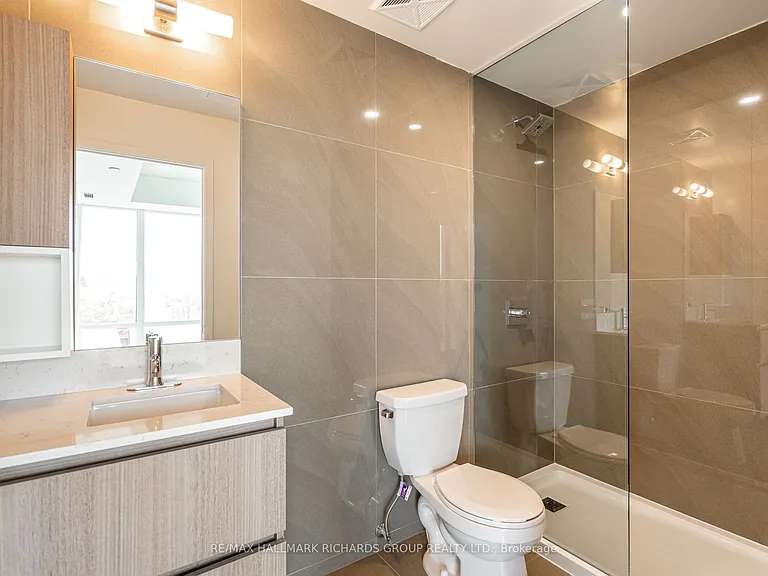 665 Queen St E #401 — Photo 5