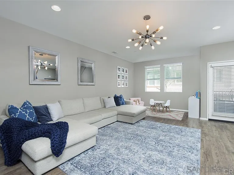 477 Prosperity Dr — Photo 2