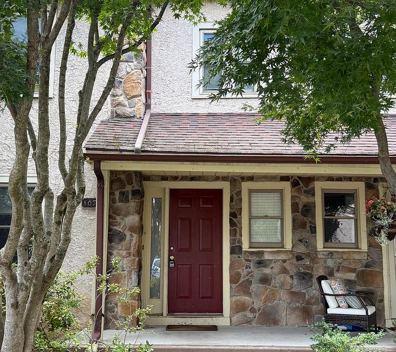 1st image of 107 Reveille Rd #107