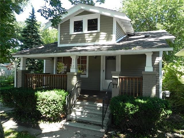 1st image of 392 W Bennette St