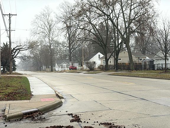 5th image of 2016 S Walnut St