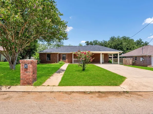 109 Windcrest, Floresville, TX 78114