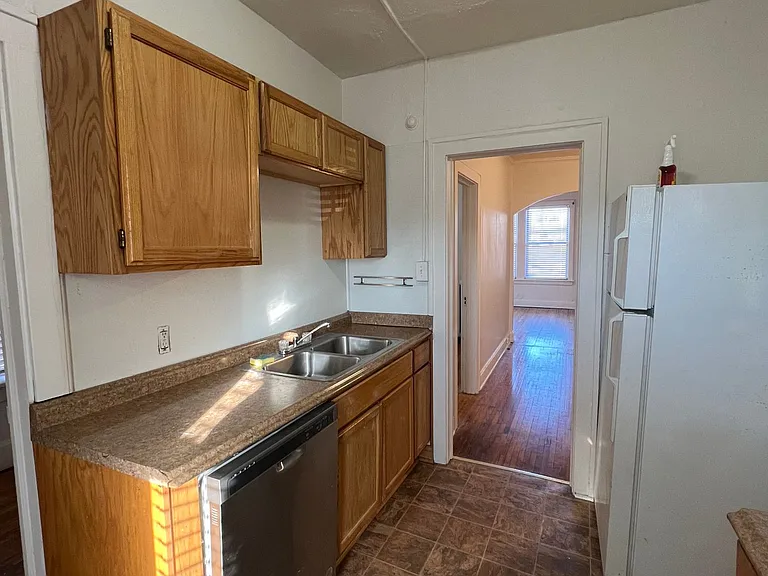 2400 Myrtle Ave — Photo 5