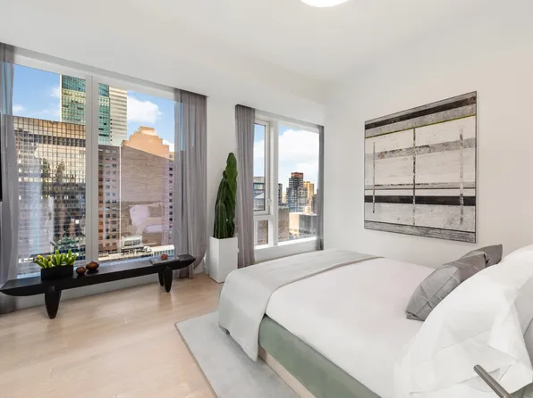 138 East 50th Street image 2 of 19