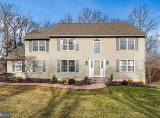 8 Stonebridge Dr, Hockessin, DE 19707