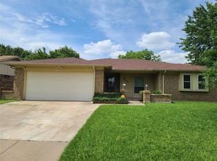 903 Thistle Ridge Ct, Arlington, TX 76017