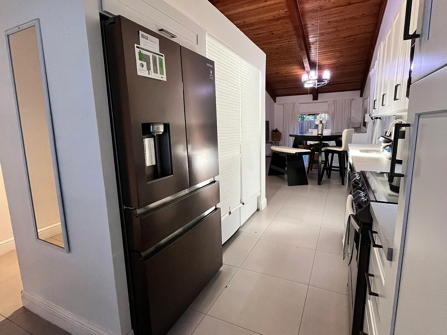 3 bed, 1076 sqft, $2,525 — Photo 3