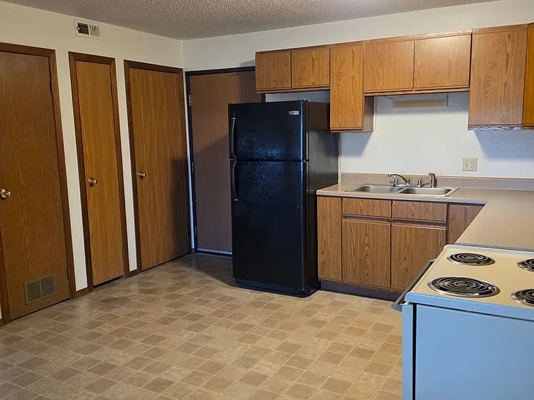4601 E Clark St — Photo 1