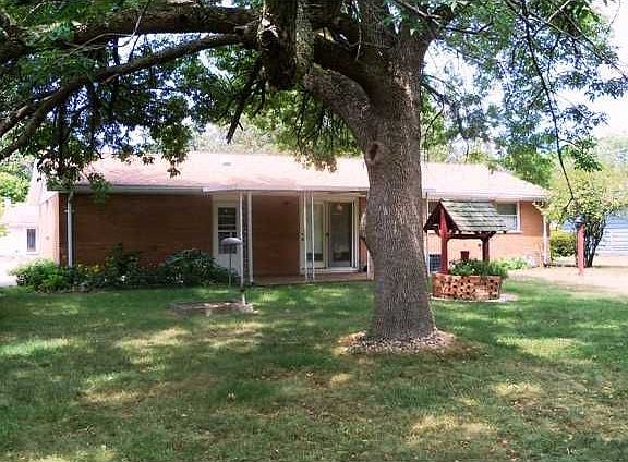 3rd image of 706 Winthrop Dr