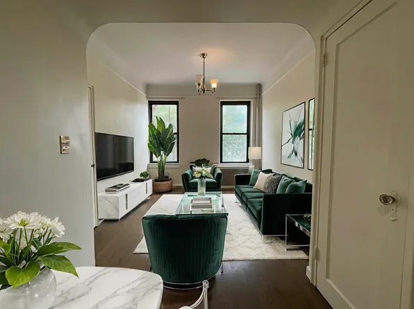 2272 1st Avenue image 1 of 21