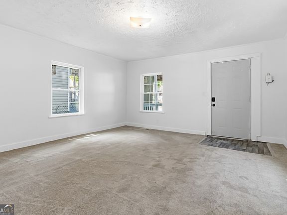 5th image of 712 Garibaldi St SW