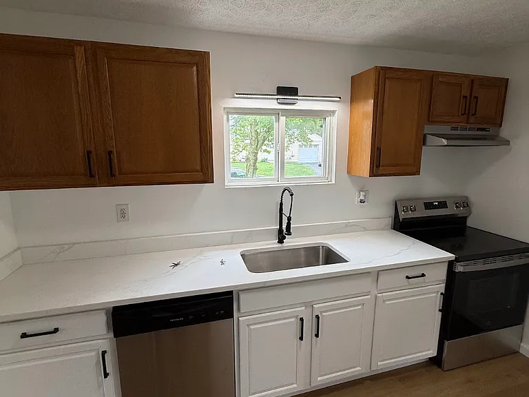 608 Schuyler Dr — Photo 6