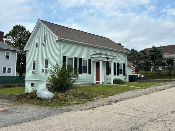 8 Bates Ave, Coventry, RI 02816